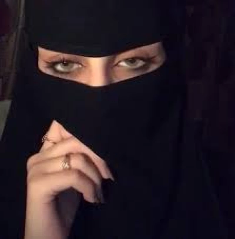 سعودية عشرينه حسناء تقدم لها جارها الذي يكبر ابيها فوافقت وبعد شهرين حصلت لها الكارثة الغير متوقعه